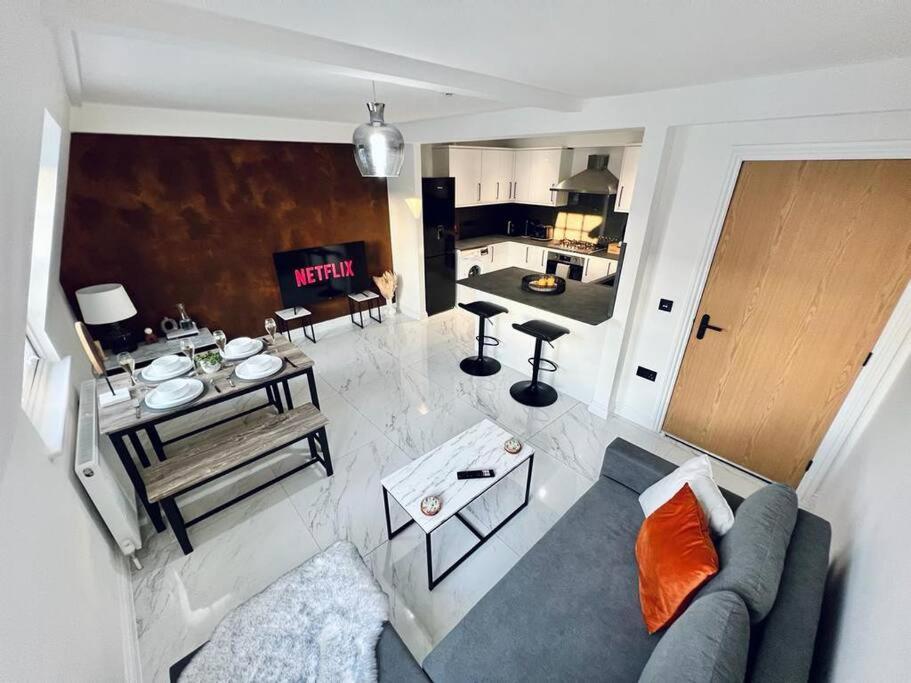 Апартаменти 2 Bed Harbourside Penthouse With Hot Tub & Stunning Roof Terrace Веймут Екстер'єр фото