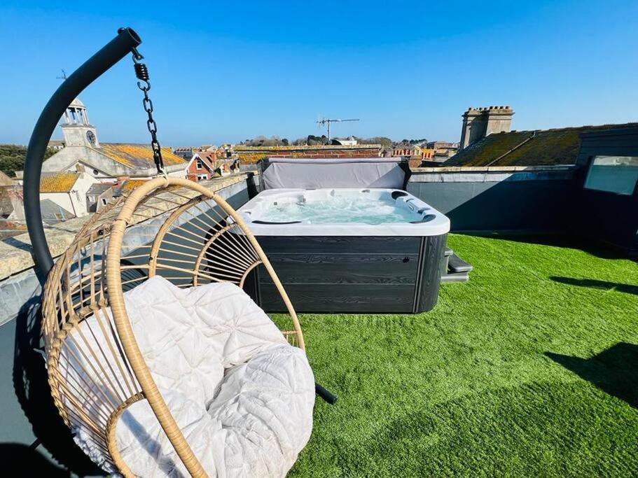 Апартаменти 2 Bed Harbourside Penthouse With Hot Tub & Stunning Roof Terrace Веймут Екстер'єр фото